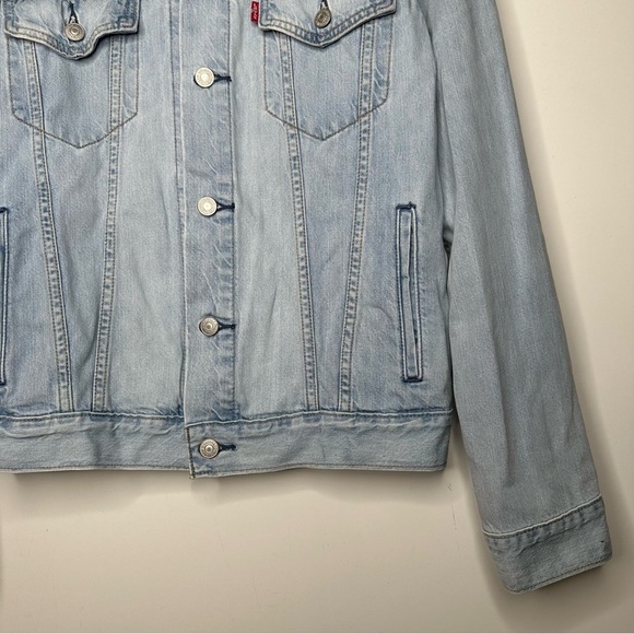 Levi’s Vintage Men’s Denim Light Wash Trucker Jacket Size Small - Picture 3 of 13